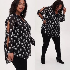 NWT TORRID Size 3 Cold Shoulder Skull Button-Up